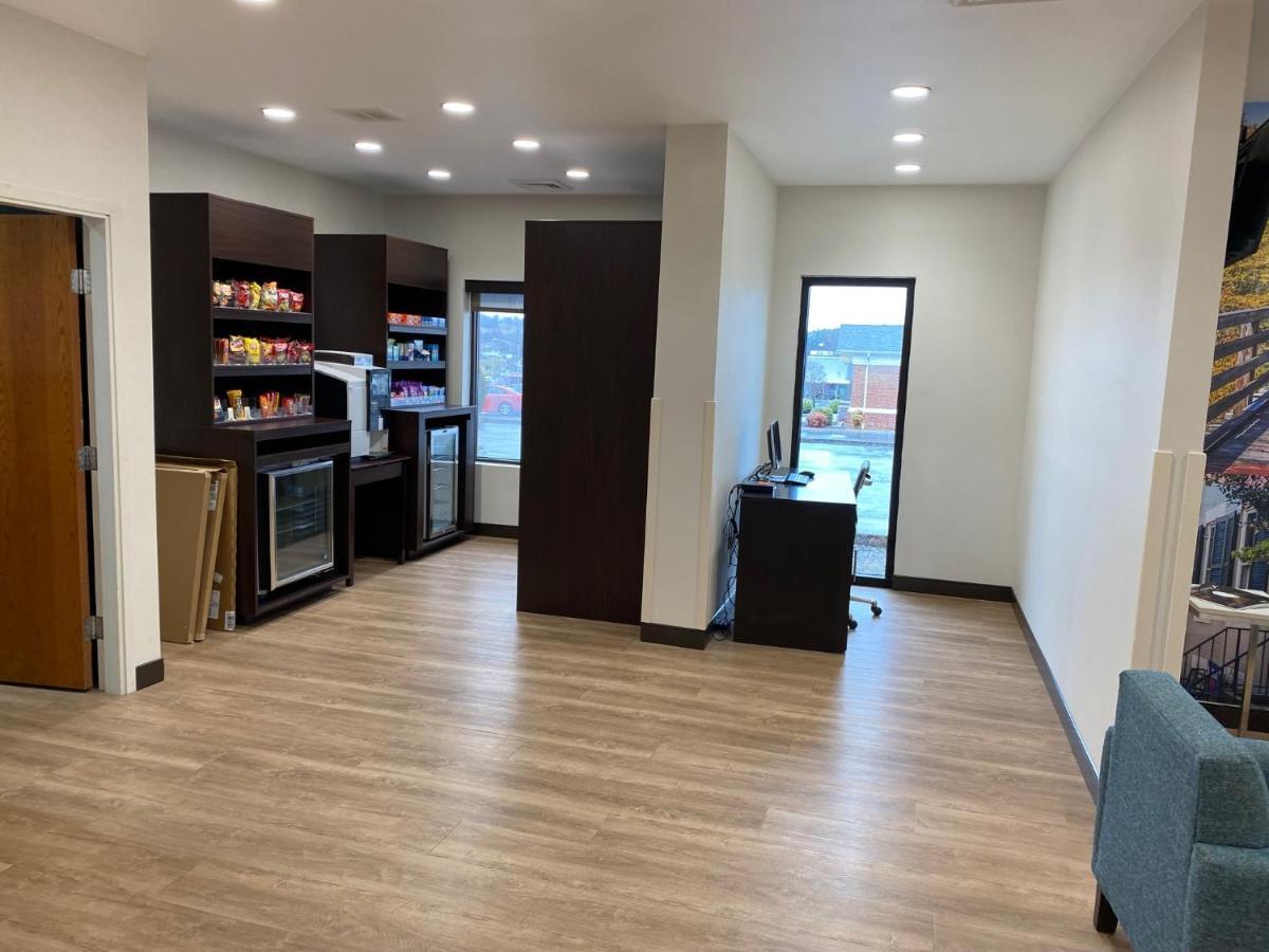 Clarion Pointe Hotel Абингдън Екстериор снимка