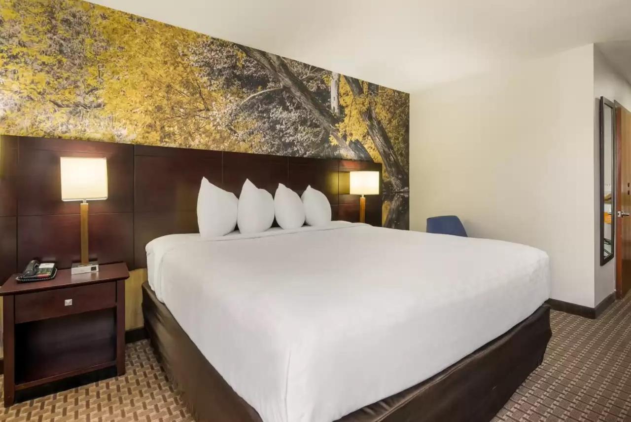 Clarion Pointe Hotel Абингдън Екстериор снимка