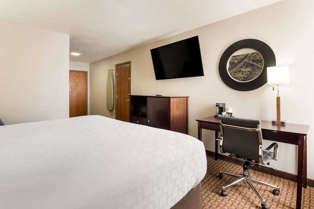 Clarion Pointe Hotel Абингдън Стая снимка