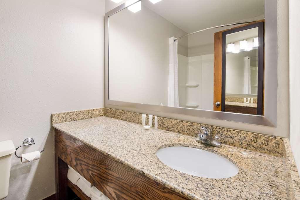Clarion Pointe Hotel Абингдън Екстериор снимка