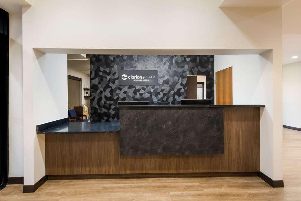 Clarion Pointe Hotel Абингдън Интериор снимка