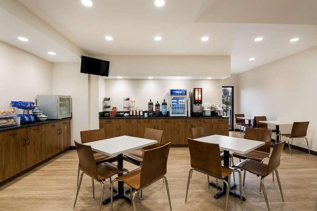 Clarion Pointe Hotel Абингдън Екстериор снимка