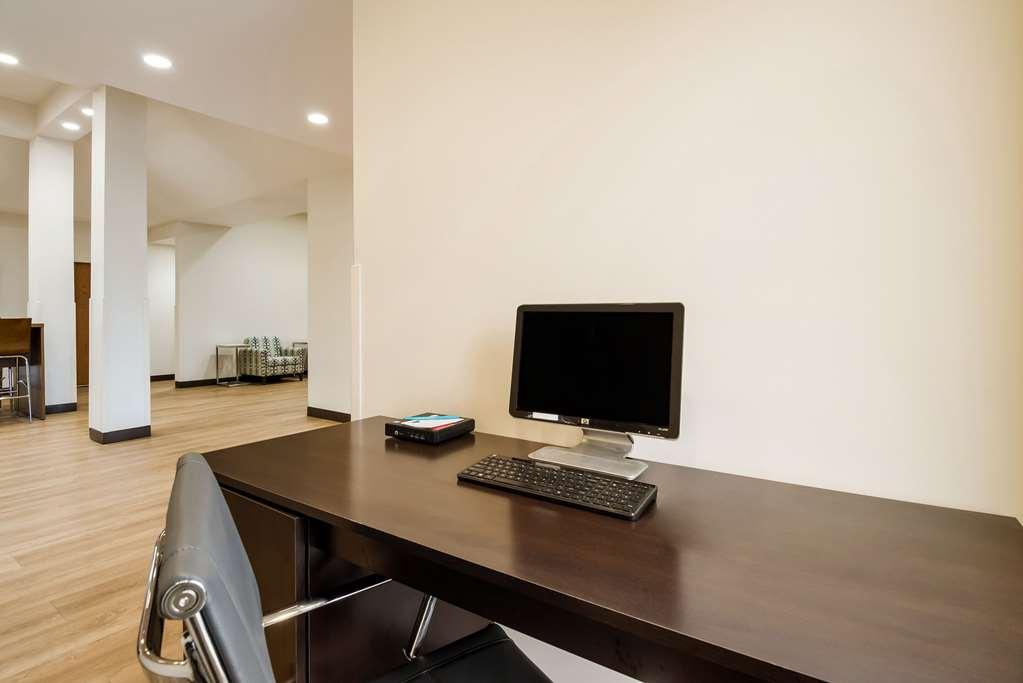 Clarion Pointe Hotel Абингдън Съоръжения снимка